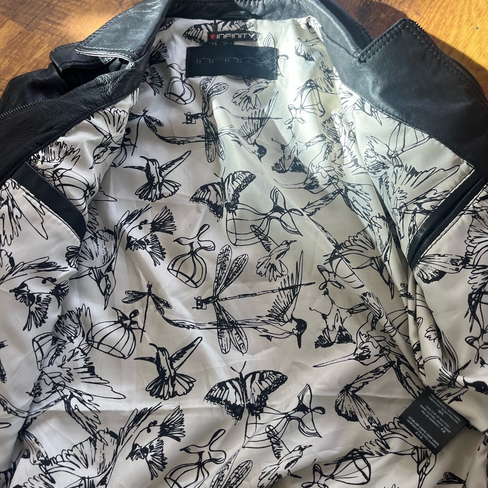 Infinity leather jacket- woman’s size medium - Picture 7 of 11